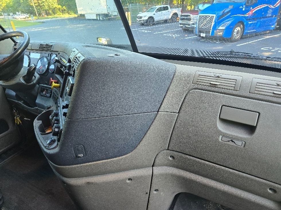 Sleeper Tractor-Heavy Duty Tractors-Freightliner-2019-Cascadia 11364ST-Gainesville-GA-623,134\n\t\tmiles-$ 47,000 - Image 15