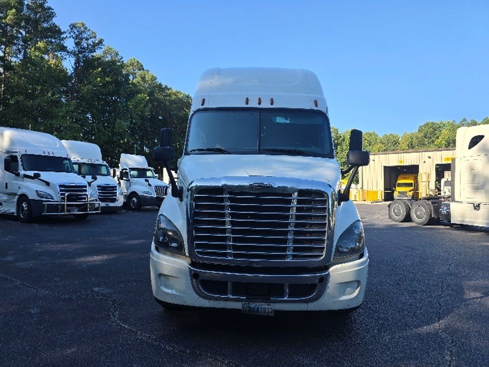 Sleeper Tractor-Heavy Duty Tractors-Freightliner-2019-Cascadia 11364ST-Gainesville-GA-623,134\n\t\tmiles-$ 47,000 - Image 2