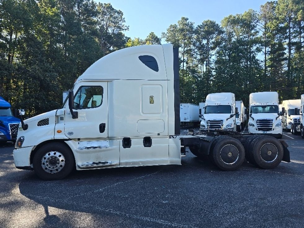 Sleeper Tractor-Heavy Duty Tractors-Freightliner-2019-Cascadia 11364ST-Gainesville-GA-623,134\n\t\tmiles-$ 47,000 - Image 4