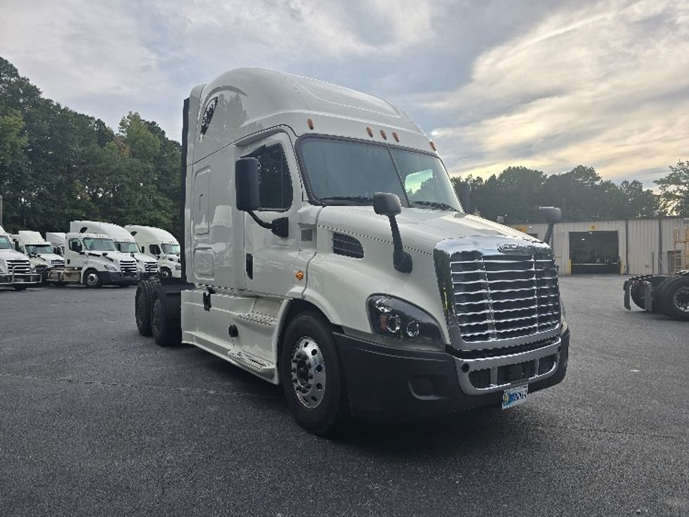 Sleeper Tractor-Heavy Duty Tractors-Freightliner-2019-Cascadia 11364ST-Gainesville-GA-640,529\n\t\tmiles-$ 45,000 - Image 1