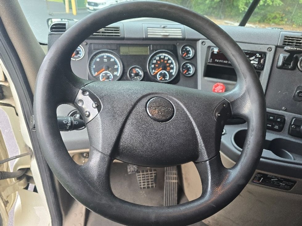 Sleeper Tractor-Heavy Duty Tractors-Freightliner-2019-Cascadia 11364ST-Gainesville-GA-640,529\n\t\tmiles-$ 45,000 - Image 10