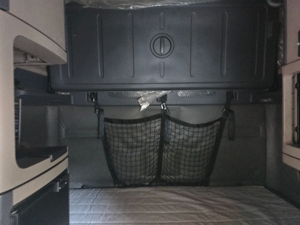 Sleeper Tractor-Heavy Duty Tractors-Freightliner-2019-Cascadia 11364ST-Gainesville-GA-640,529\n\t\tmiles-$ 45,000 - Image 16