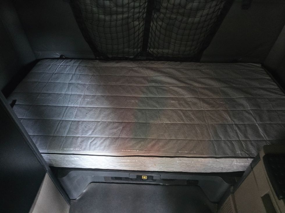 Sleeper Tractor-Heavy Duty Tractors-Freightliner-2019-Cascadia 11364ST-Gainesville-GA-640,529\n\t\tmiles-$ 45,000 - Image 17