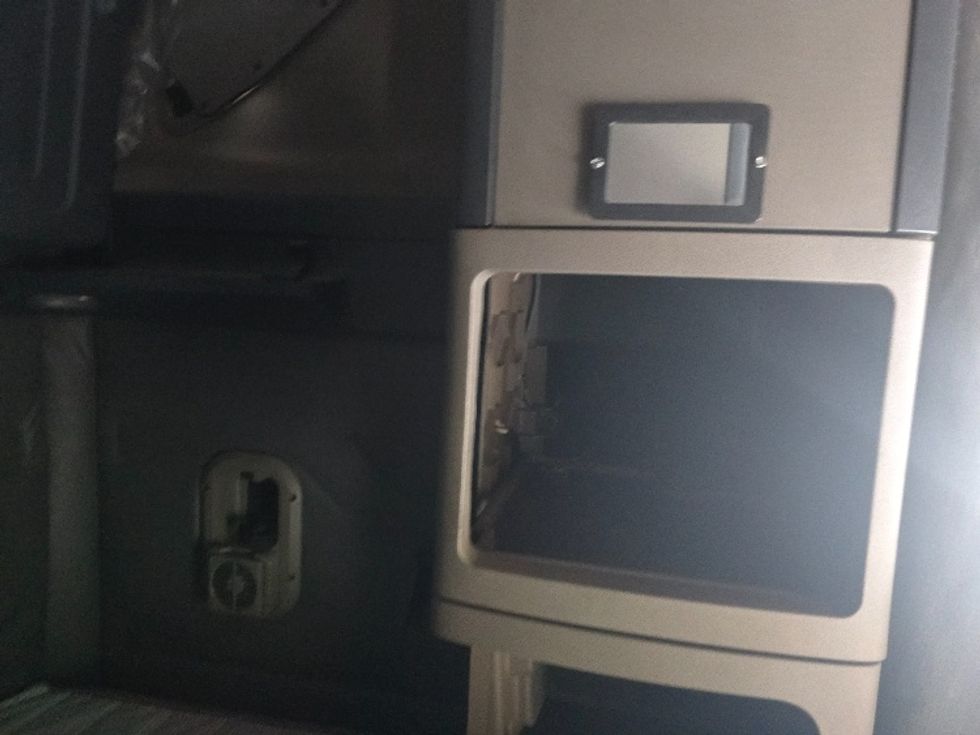 Sleeper Tractor-Heavy Duty Tractors-Freightliner-2019-Cascadia 11364ST-Gainesville-GA-640,529\n\t\tmiles-$ 45,000 - Image 18