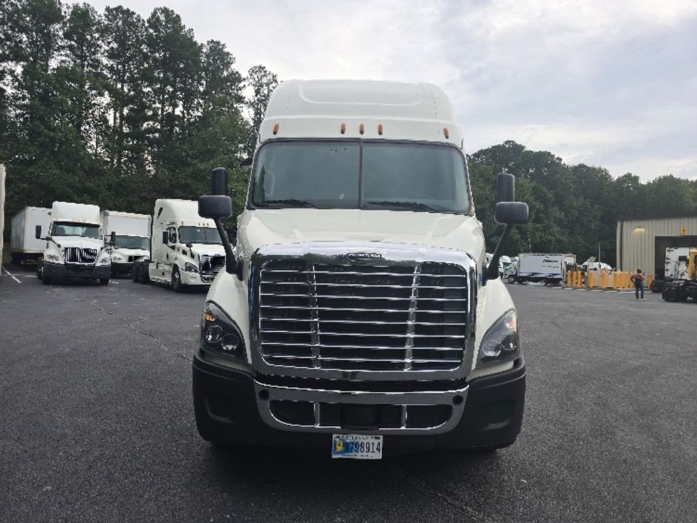 Sleeper Tractor-Heavy Duty Tractors-Freightliner-2019-Cascadia 11364ST-Gainesville-GA-640,529\n\t\tmiles-$ 45,000 - Image 2