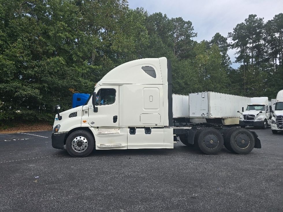 Sleeper Tractor-Heavy Duty Tractors-Freightliner-2019-Cascadia 11364ST-Gainesville-GA-640,529\n\t\tmiles-$ 45,000 - Image 4