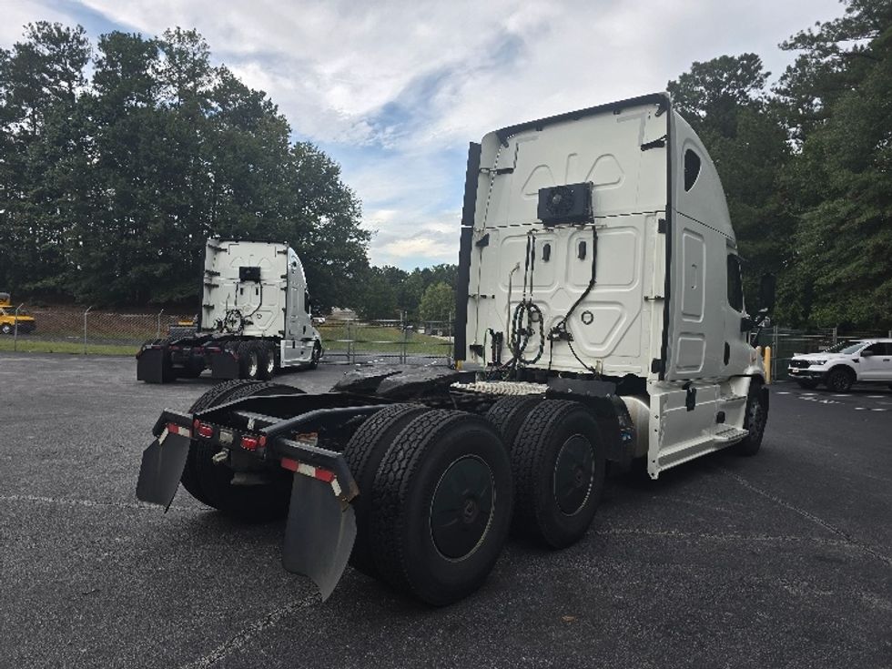 Sleeper Tractor-Heavy Duty Tractors-Freightliner-2019-Cascadia 11364ST-Gainesville-GA-640,529\n\t\tmiles-$ 45,000 - Image 7