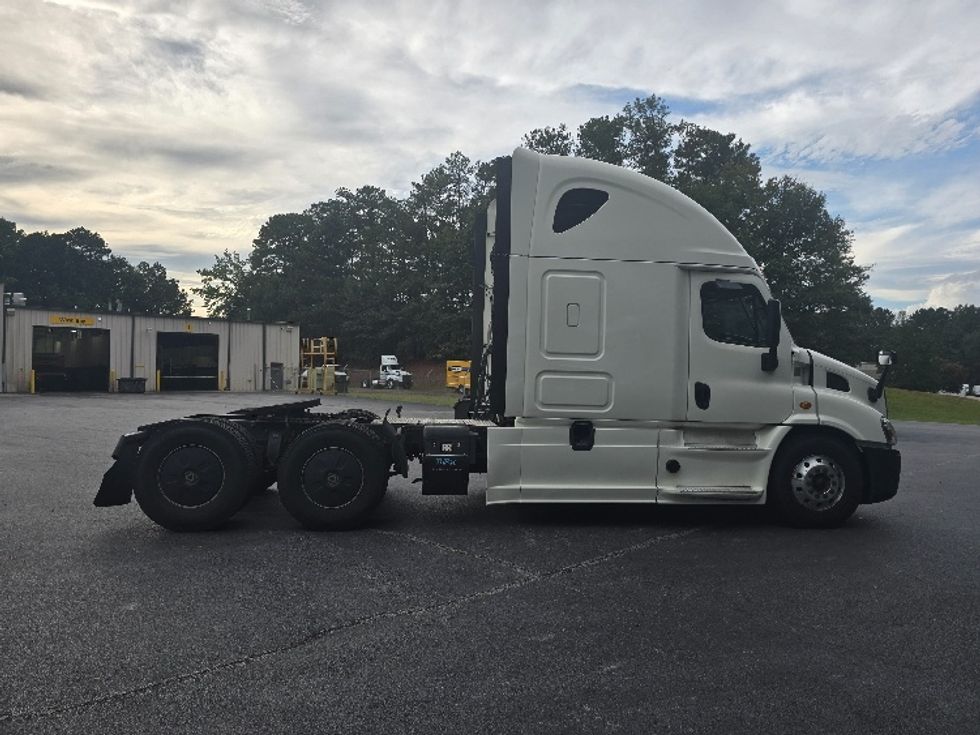 Sleeper Tractor-Heavy Duty Tractors-Freightliner-2019-Cascadia 11364ST-Gainesville-GA-640,529\n\t\tmiles-$ 45,000 - Image 8