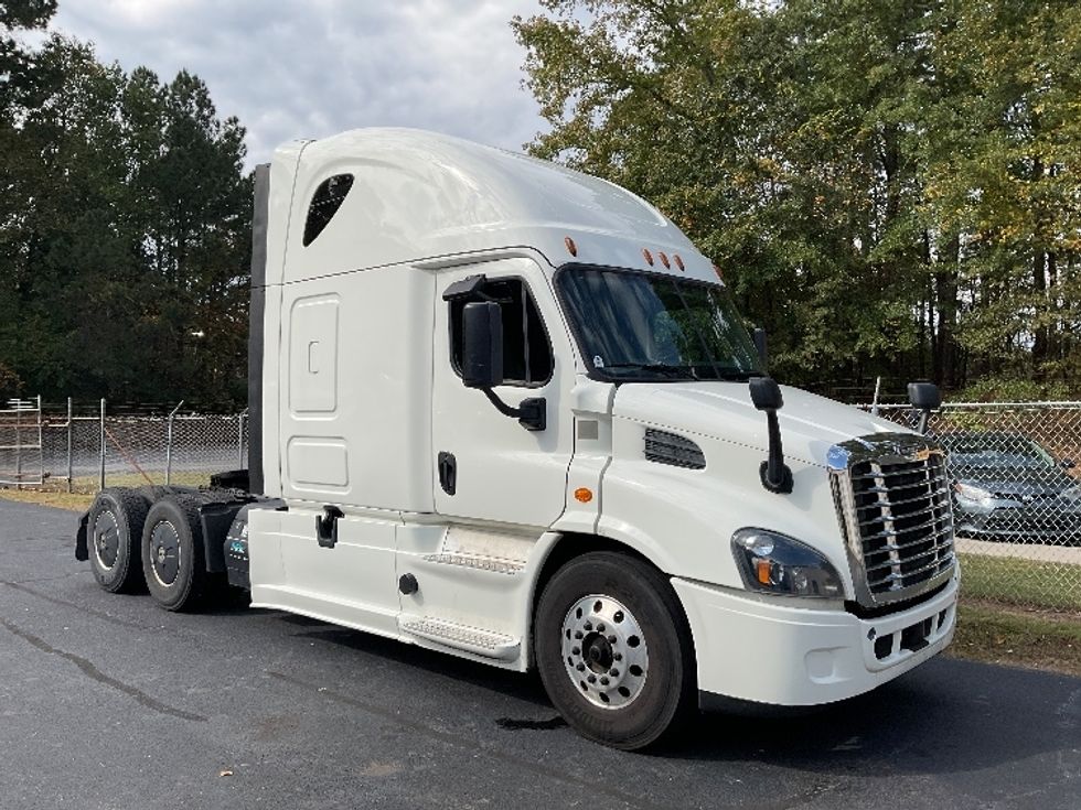 Sleeper Tractor-Heavy Duty Tractors-Freightliner-2019-Cascadia 11364ST-Gainesville-GA-641,525\n\t\tmiles-$ 47,000 - Image 1