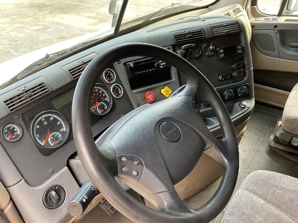 Sleeper Tractor-Heavy Duty Tractors-Freightliner-2019-Cascadia 11364ST-Gainesville-GA-641,525\n\t\tmiles-$ 47,000 - Image 10