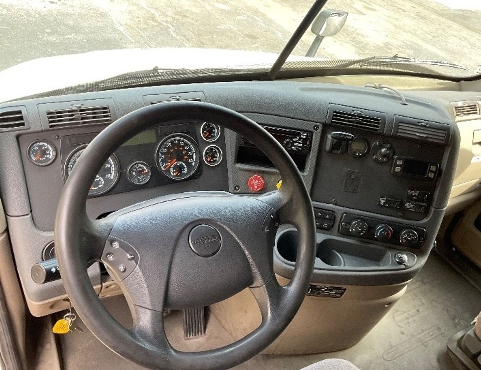 Sleeper Tractor-Heavy Duty Tractors-Freightliner-2019-Cascadia 11364ST-Gainesville-GA-641,525\n\t\tmiles-$ 47,000 - Image 11