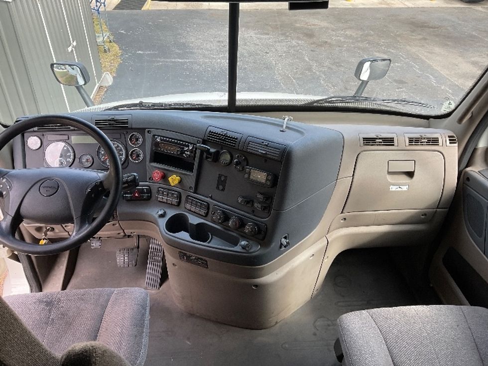 Sleeper Tractor-Heavy Duty Tractors-Freightliner-2019-Cascadia 11364ST-Gainesville-GA-641,525\n\t\tmiles-$ 47,000 - Image 12