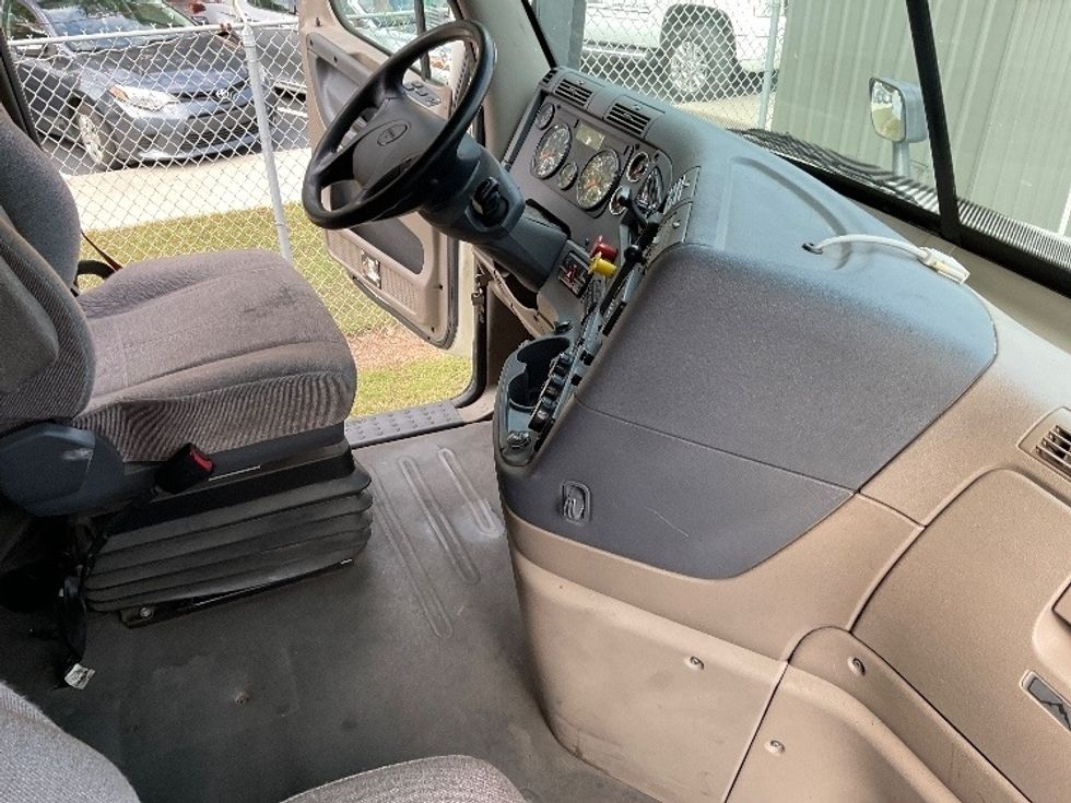 Sleeper Tractor-Heavy Duty Tractors-Freightliner-2019-Cascadia 11364ST-Gainesville-GA-641,525\n\t\tmiles-$ 47,000 - Image 15