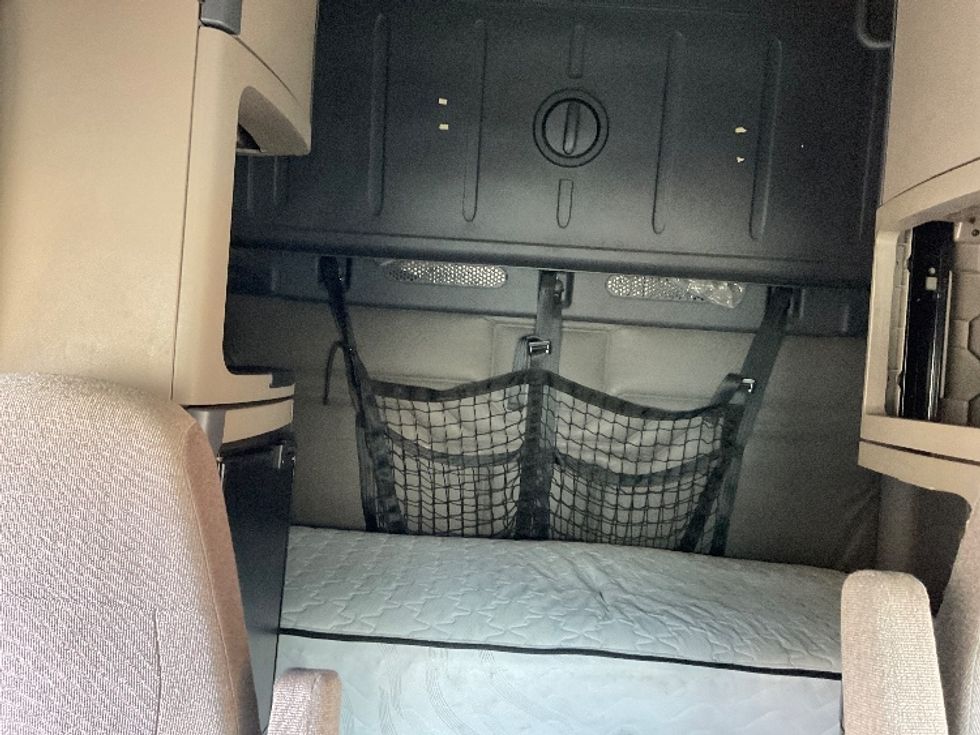 Sleeper Tractor-Heavy Duty Tractors-Freightliner-2019-Cascadia 11364ST-Gainesville-GA-641,525\n\t\tmiles-$ 47,000 - Image 16