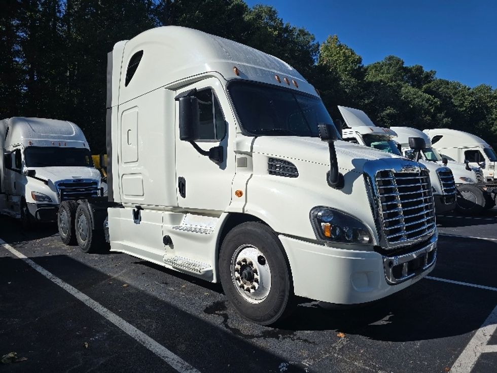 Sleeper Tractor-Heavy Duty Tractors-Freightliner-2019-Cascadia 11364ST-Gainesville-GA-669,675\n\t\tmiles-$ 43,250 - Image 1