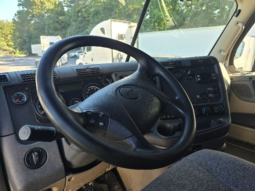 Sleeper Tractor-Heavy Duty Tractors-Freightliner-2019-Cascadia 11364ST-Gainesville-GA-669,675\n\t\tmiles-$ 43,250 - Image 10