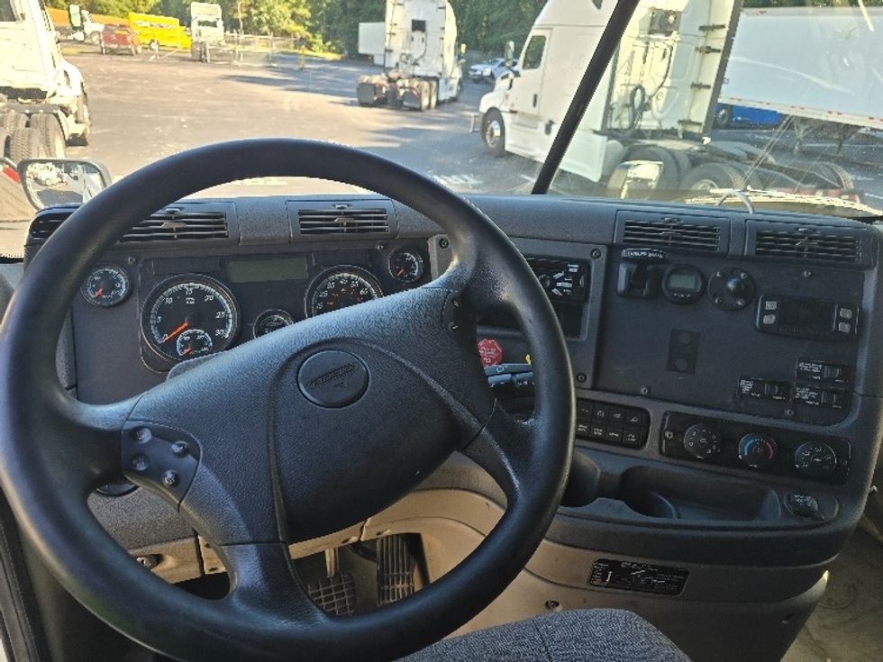Sleeper Tractor-Heavy Duty Tractors-Freightliner-2019-Cascadia 11364ST-Gainesville-GA-669,675\n\t\tmiles-$ 43,250 - Image 11