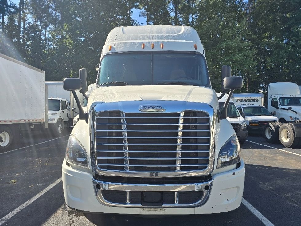 Sleeper Tractor-Heavy Duty Tractors-Freightliner-2019-Cascadia 11364ST-Gainesville-GA-669,675\n\t\tmiles-$ 43,250 - Image 2