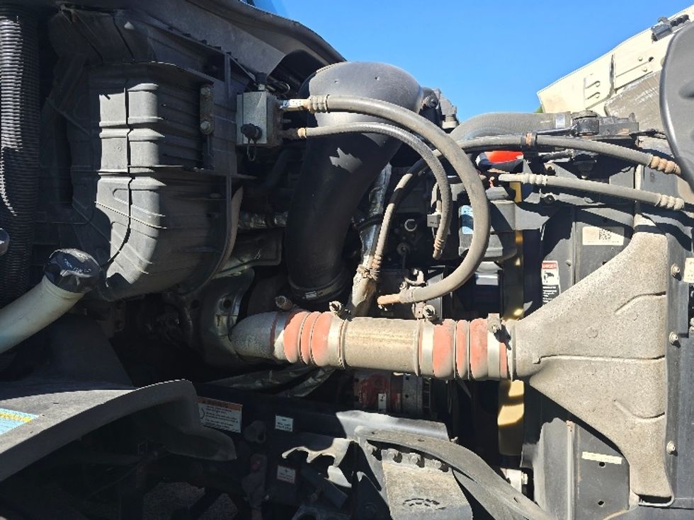 Sleeper Tractor-Heavy Duty Tractors-Freightliner-2019-Cascadia 11364ST-Gainesville-GA-669,675\n\t\tmiles-$ 43,250 - Image 20
