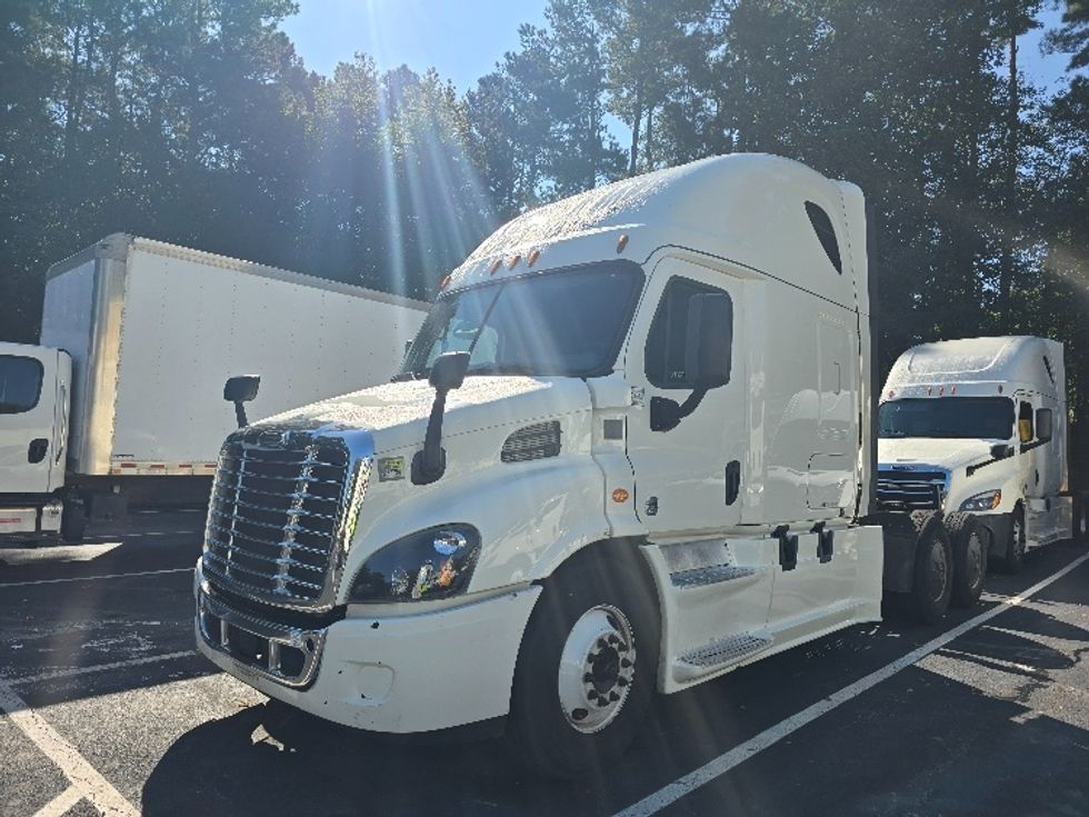 Sleeper Tractor-Heavy Duty Tractors-Freightliner-2019-Cascadia 11364ST-Gainesville-GA-669,675\n\t\tmiles-$ 43,250 - Image 3