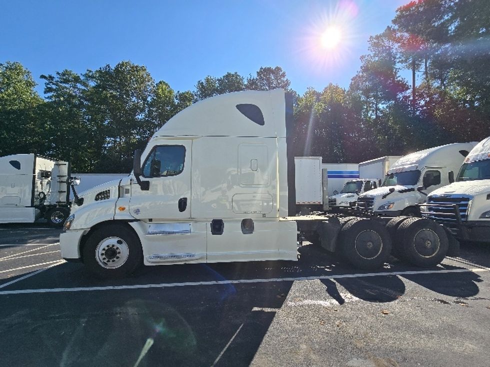 Sleeper Tractor-Heavy Duty Tractors-Freightliner-2019-Cascadia 11364ST-Gainesville-GA-669,675\n\t\tmiles-$ 43,250 - Image 4