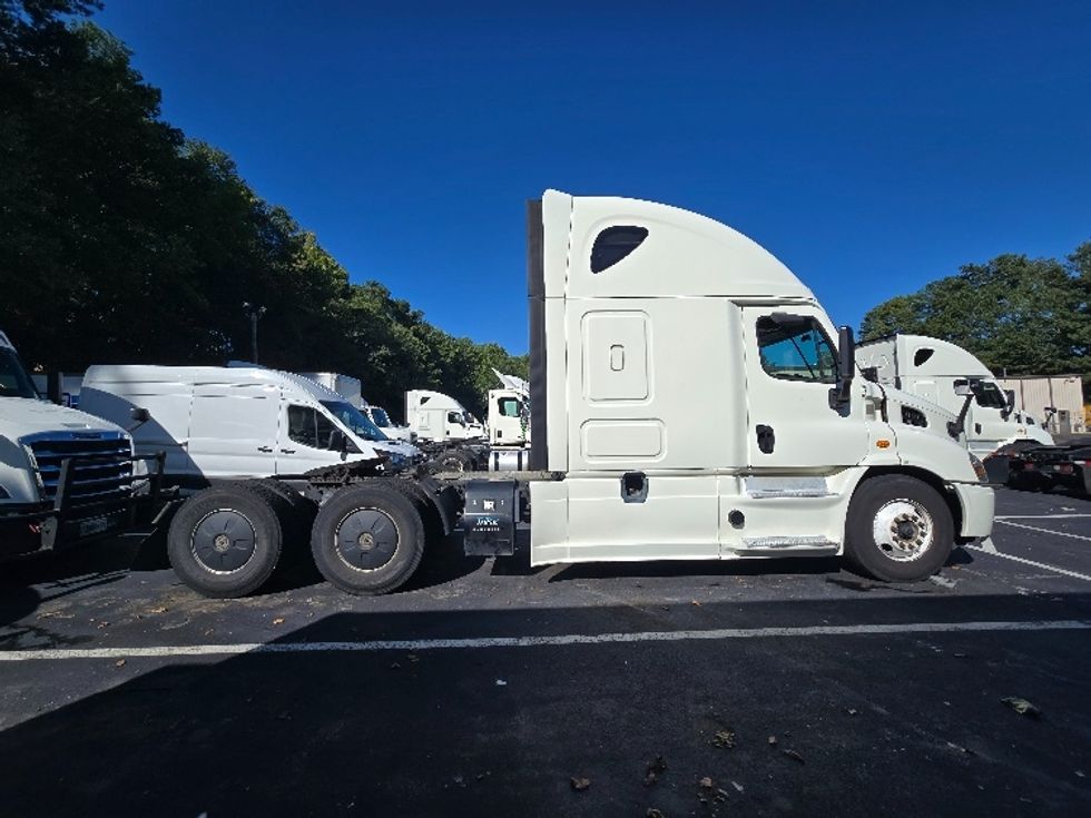Sleeper Tractor-Heavy Duty Tractors-Freightliner-2019-Cascadia 11364ST-Gainesville-GA-669,675\n\t\tmiles-$ 43,250 - Image 8