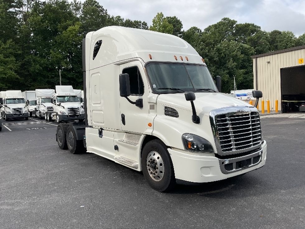 Sleeper Tractor-Heavy Duty Tractors-Freightliner-2019-Cascadia 11364ST-Gainesville-GA-705,115\n\t\tmiles-$ 40,750 - Image 1