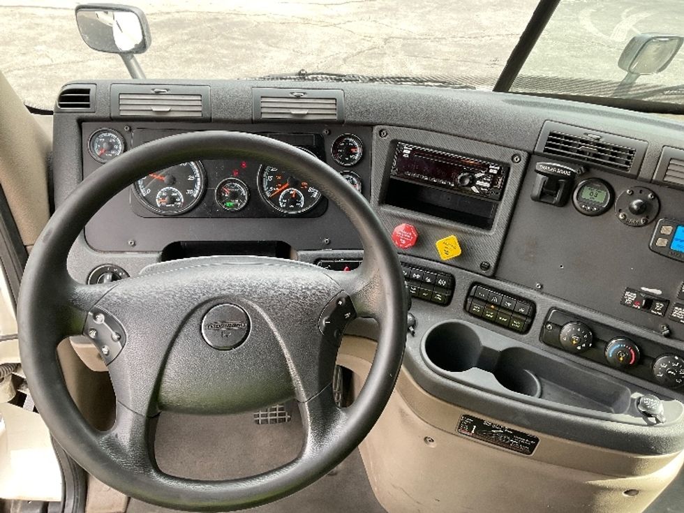 Sleeper Tractor-Heavy Duty Tractors-Freightliner-2019-Cascadia 11364ST-Gainesville-GA-705,115\n\t\tmiles-$ 40,750 - Image 11