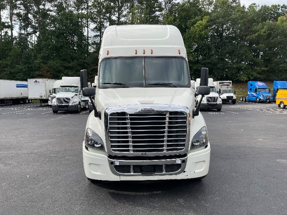 Sleeper Tractor-Heavy Duty Tractors-Freightliner-2019-Cascadia 11364ST-Gainesville-GA-705,115\n\t\tmiles-$ 40,750 - Image 2