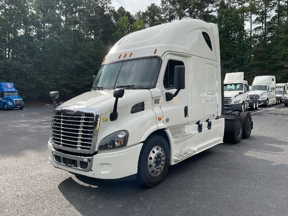 Sleeper Tractor-Heavy Duty Tractors-Freightliner-2019-Cascadia 11364ST-Gainesville-GA-705,115\n\t\tmiles-$ 40,750 - Image 3