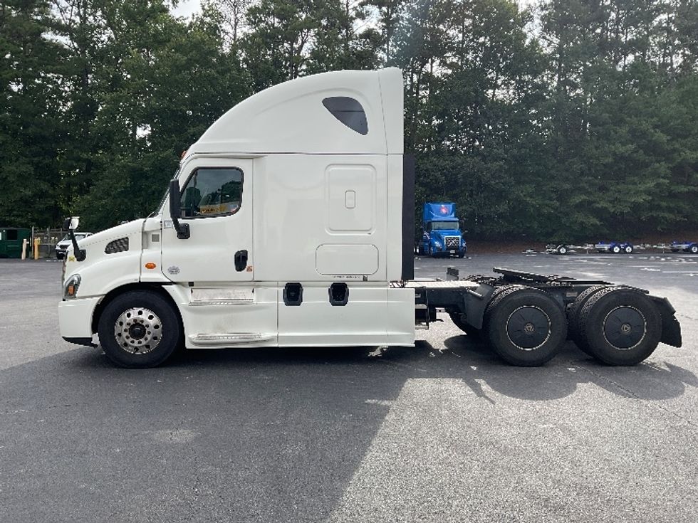 Sleeper Tractor-Heavy Duty Tractors-Freightliner-2019-Cascadia 11364ST-Gainesville-GA-705,115\n\t\tmiles-$ 40,750 - Image 4