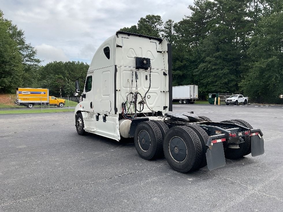 Sleeper Tractor-Heavy Duty Tractors-Freightliner-2019-Cascadia 11364ST-Gainesville-GA-705,115\n\t\tmiles-$ 40,750 - Image 5
