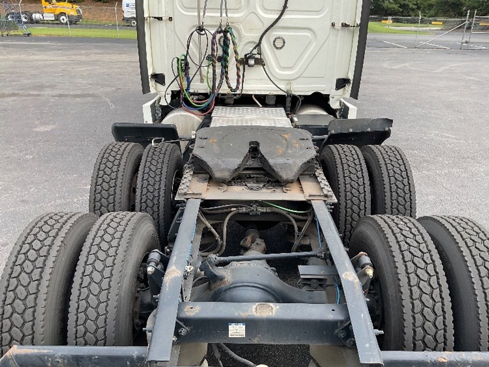 Sleeper Tractor-Heavy Duty Tractors-Freightliner-2019-Cascadia 11364ST-Gainesville-GA-705,115\n\t\tmiles-$ 40,750 - Image 6