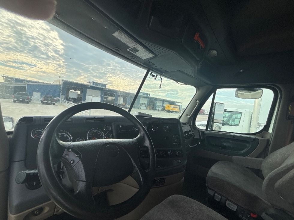 Sleeper Tractor-Heavy Duty Tractors-Freightliner-2019-Cascadia 11364ST-Greeley-CO-464,163\n\t\tmiles-$ 57,250 - Image 10