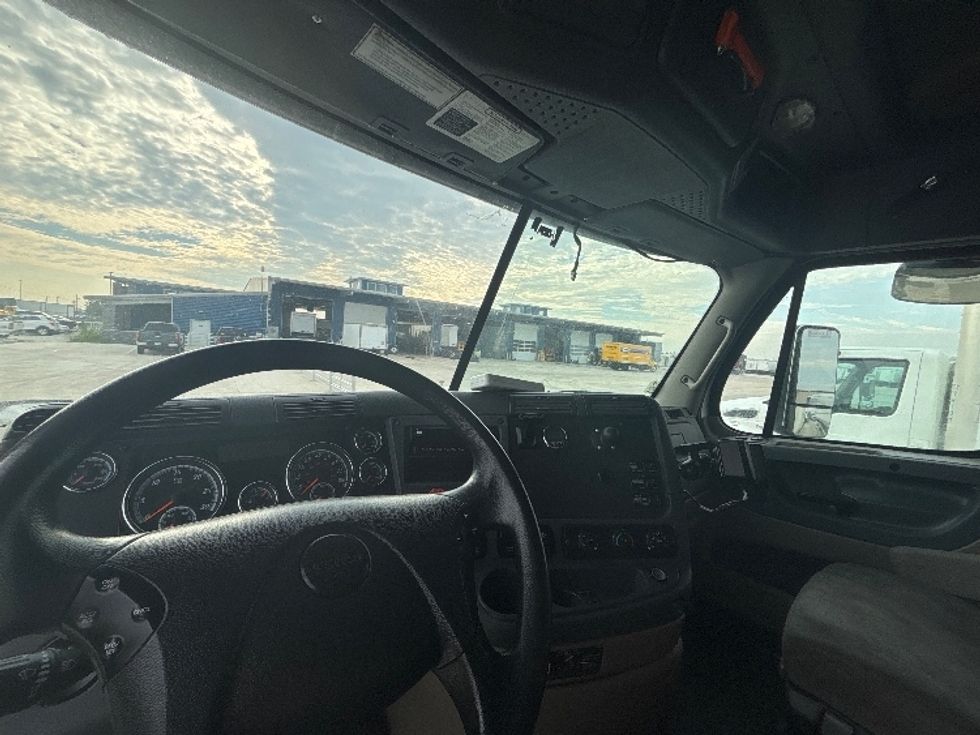 Sleeper Tractor-Heavy Duty Tractors-Freightliner-2019-Cascadia 11364ST-Greeley-CO-464,163\n\t\tmiles-$ 57,250 - Image 11