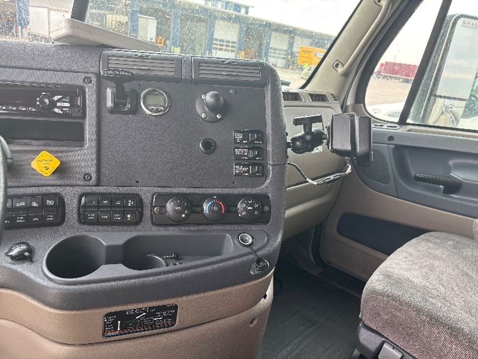 Sleeper Tractor-Heavy Duty Tractors-Freightliner-2019-Cascadia 11364ST-Greeley-CO-464,163\n\t\tmiles-$ 57,250 - Image 12