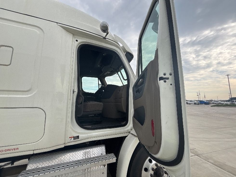 Sleeper Tractor-Heavy Duty Tractors-Freightliner-2019-Cascadia 11364ST-Greeley-CO-464,163\n\t\tmiles-$ 57,250 - Image 13