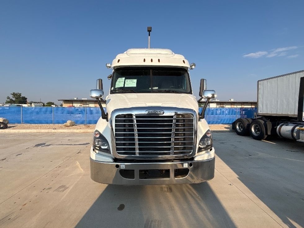 Sleeper Tractor-Heavy Duty Tractors-Freightliner-2019-Cascadia 11364ST-Greeley-CO-464,163\n\t\tmiles-$ 57,250 - Image 2