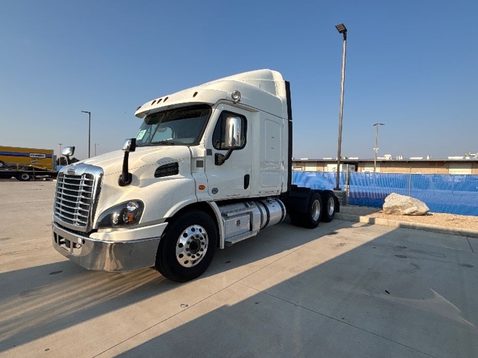 Sleeper Tractor-Heavy Duty Tractors-Freightliner-2019-Cascadia 11364ST-Greeley-CO-464,163\n\t\tmiles-$ 57,250 - Image 3