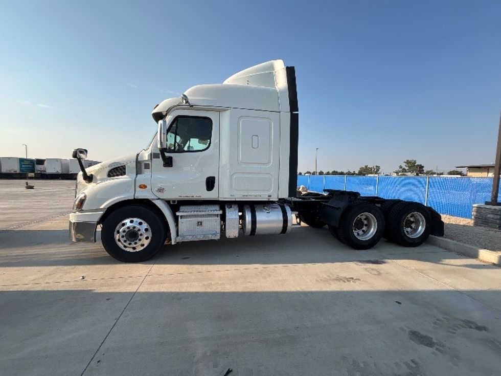 Sleeper Tractor-Heavy Duty Tractors-Freightliner-2019-Cascadia 11364ST-Greeley-CO-464,163\n\t\tmiles-$ 57,250 - Image 4