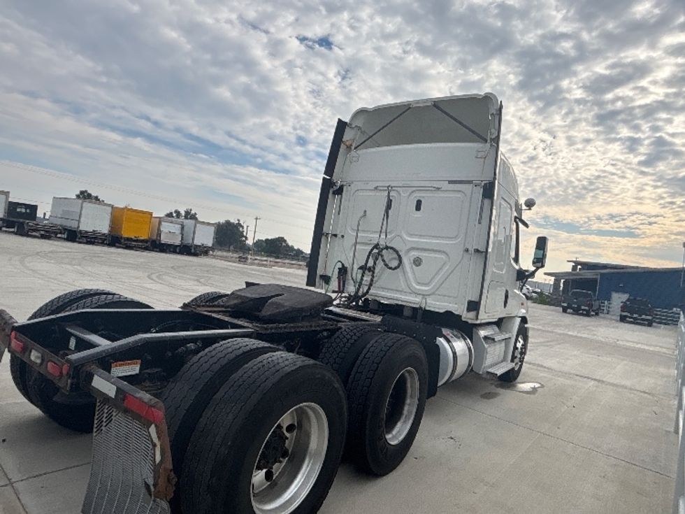 Sleeper Tractor-Heavy Duty Tractors-Freightliner-2019-Cascadia 11364ST-Greeley-CO-464,163\n\t\tmiles-$ 57,250 - Image 7