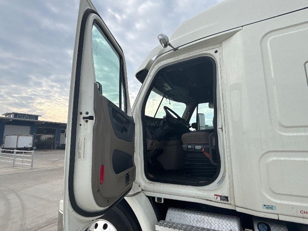 Sleeper Tractor-Heavy Duty Tractors-Freightliner-2019-Cascadia 11364ST-Greeley-CO-464,163\n\t\tmiles-$ 57,250 - Image 9