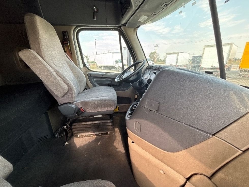 Sleeper Tractor-Heavy Duty Tractors-Freightliner-2019-Cascadia 11364ST-Greeley-CO-579,576\n\t\tmiles-$ 50,000 - Image 15