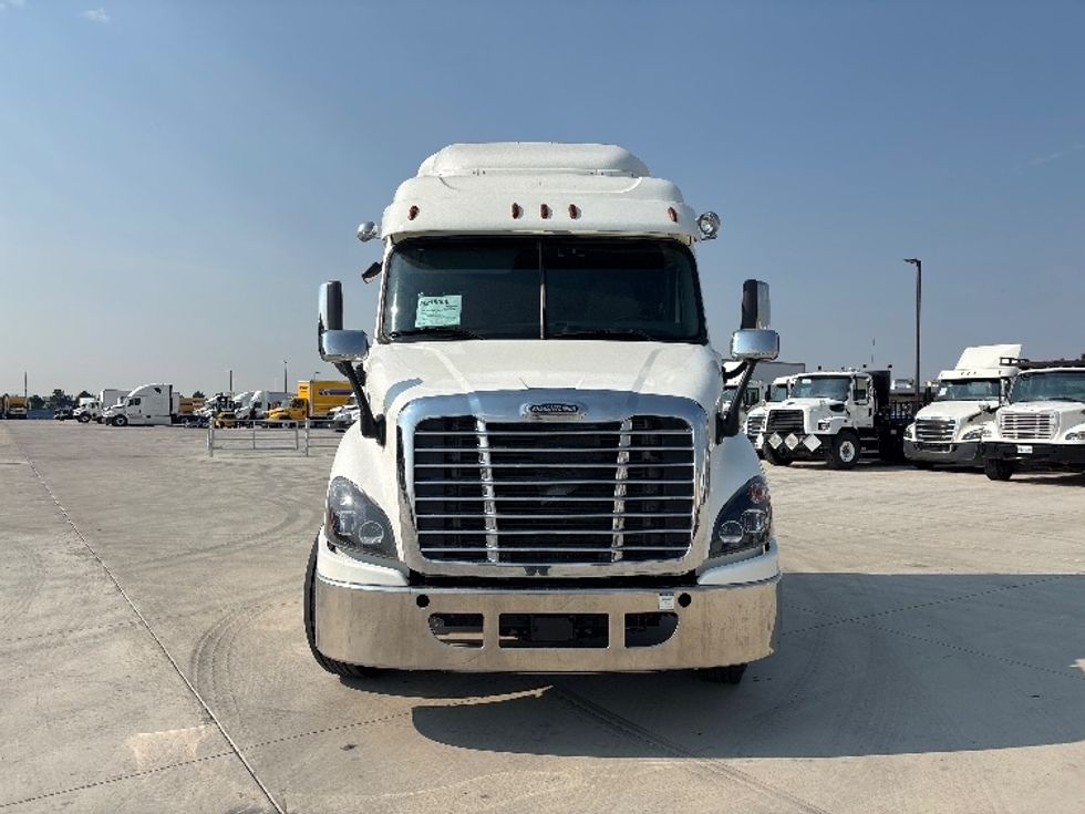 Sleeper Tractor-Heavy Duty Tractors-Freightliner-2019-Cascadia 11364ST-Greeley-CO-579,576\n\t\tmiles-$ 50,000 - Image 2