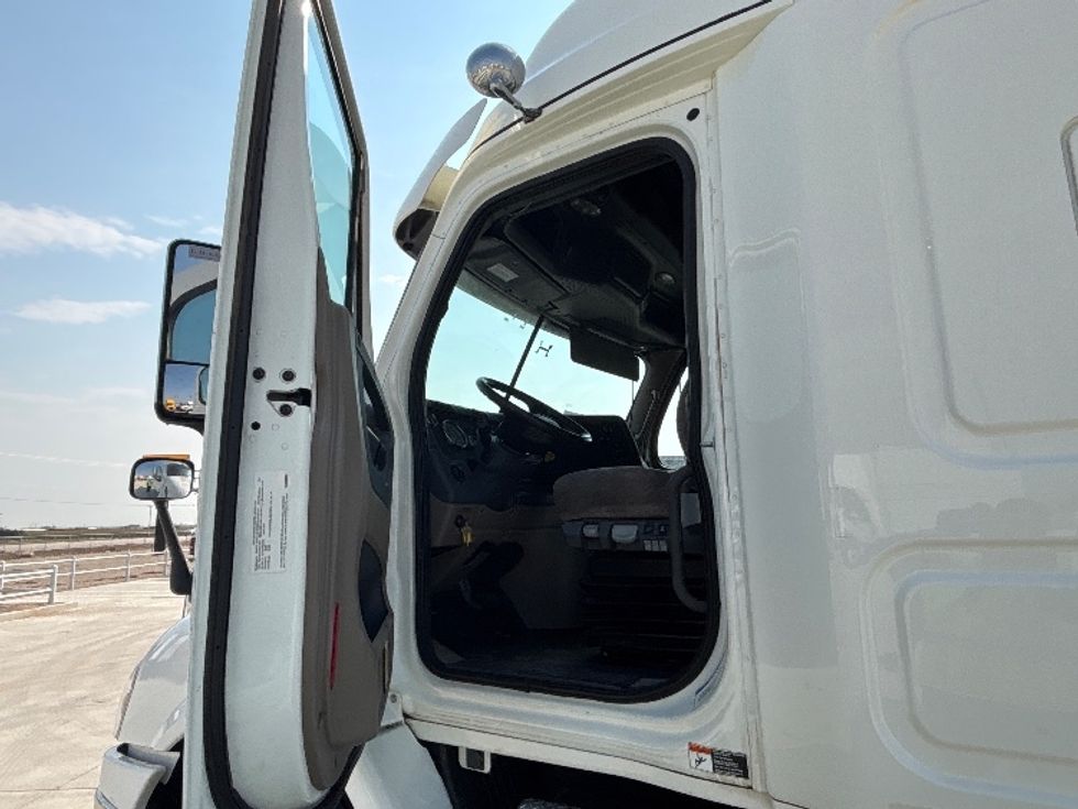 Sleeper Tractor-Heavy Duty Tractors-Freightliner-2019-Cascadia 11364ST-Greeley-CO-579,576\n\t\tmiles-$ 50,000 - Image 9