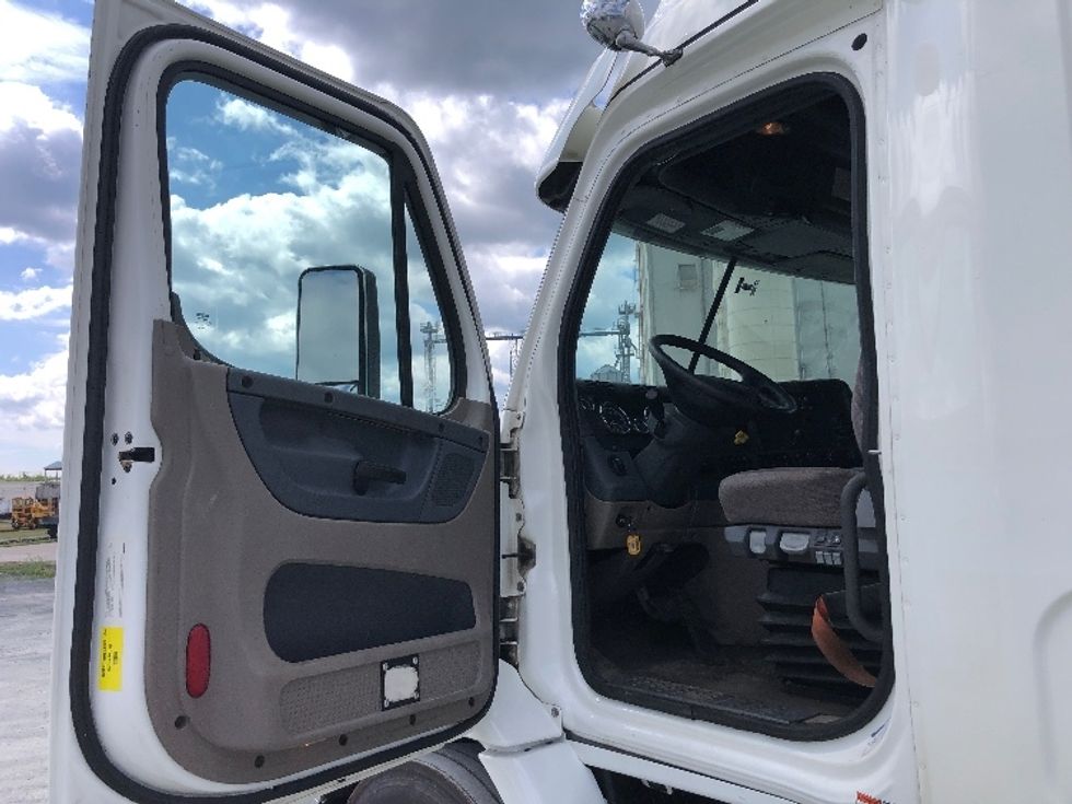 Sleeper Tractor-Heavy Duty Tractors-Freightliner-2019-Cascadia 11364ST-Guilderland Center-NY-542,259\n\t\tmiles-$ 47,000 - Image 9