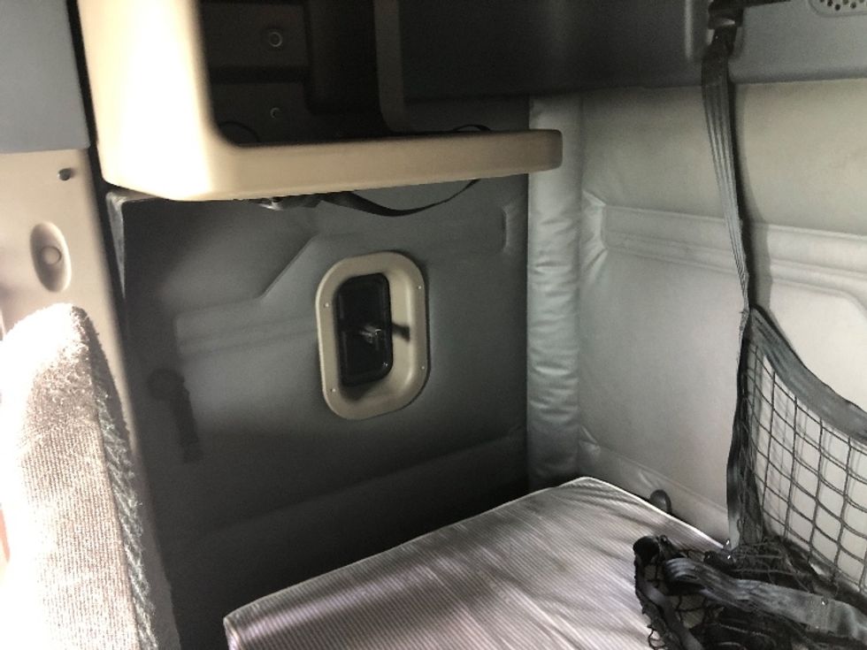 Sleeper Tractor-Heavy Duty Tractors-Freightliner-2019-Cascadia 11364ST-Guilderland Center-NY-542,259\n\t\tmiles-$ 47,000 - Image 18