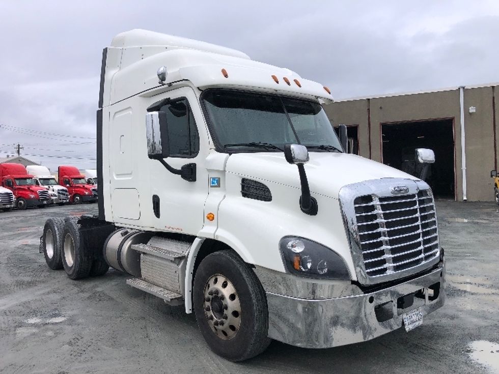 Sleeper Tractor-Heavy Duty Tractors-Freightliner-2019-Cascadia 11364ST-Guilderland Center-NY-559,800\n\t\tmiles-$ 46,000 - Image 1