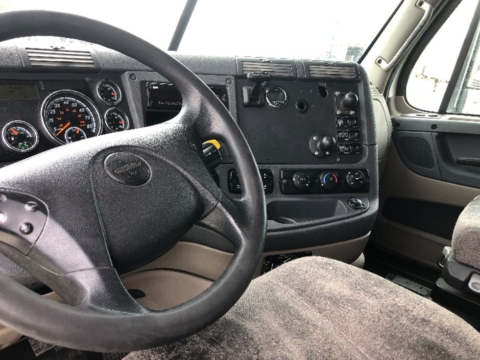 Sleeper Tractor-Heavy Duty Tractors-Freightliner-2019-Cascadia 11364ST-Guilderland Center-NY-559,800\n\t\tmiles-$ 46,000 - Image 10
