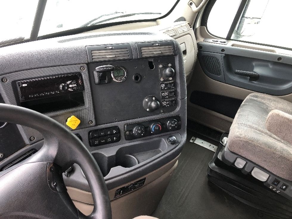 Sleeper Tractor-Heavy Duty Tractors-Freightliner-2019-Cascadia 11364ST-Guilderland Center-NY-559,800\n\t\tmiles-$ 46,000 - Image 12